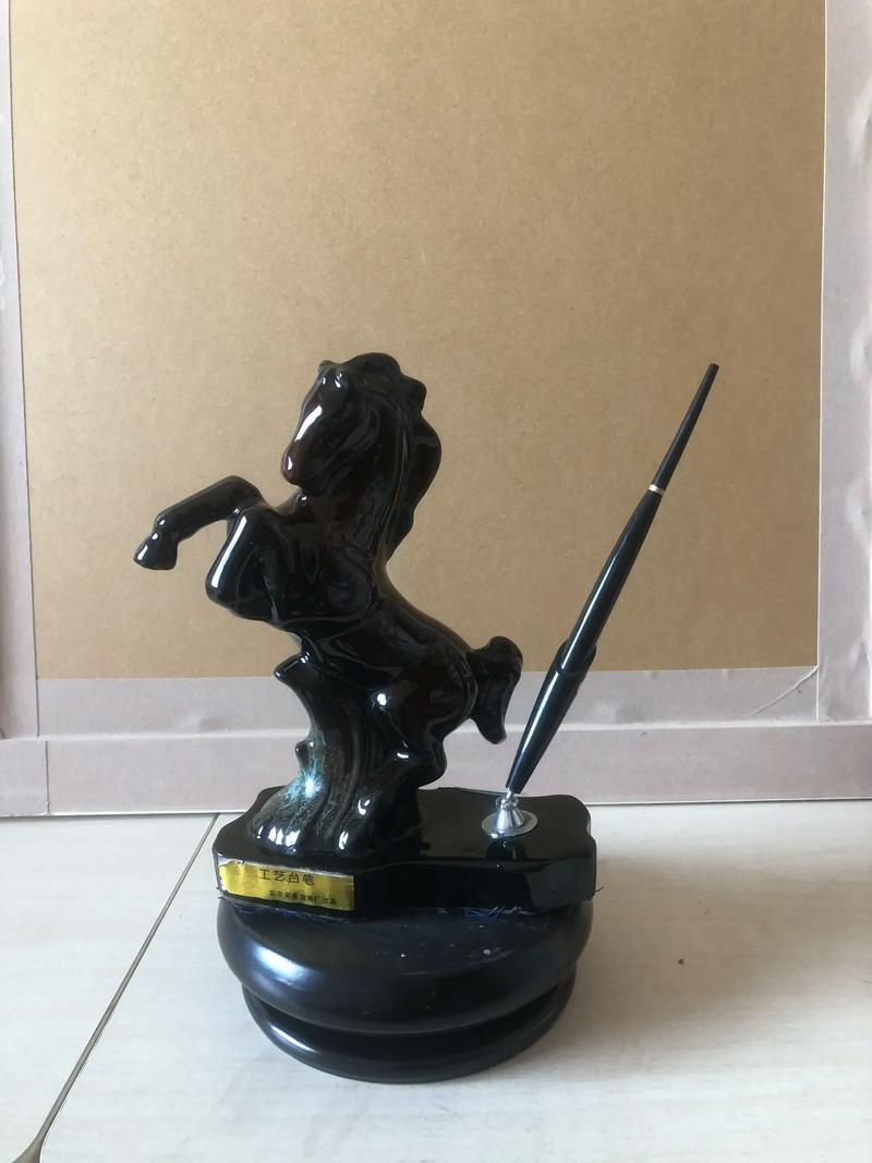 江苏省宜兴市美术陶瓷厂,七,八十年代设计制作的美陶花釉一一《 - 抖