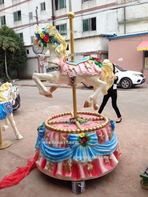 室内商场装饰设计厂家制作旋转木马带底座装饰工艺品摆件